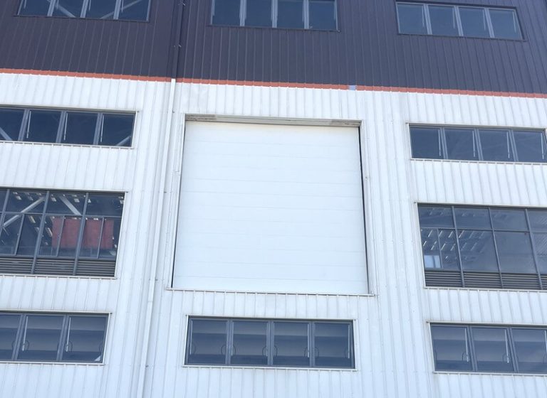南京白云电气吊装口改造:美高提升门替代原卷帘门缩略图 南京白云电气吊装口改造:美高提升门替代原卷帘门缩略图