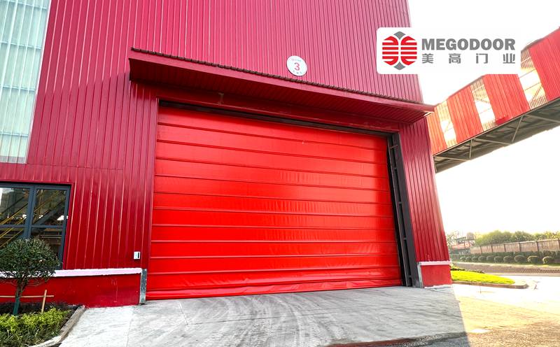 杭州抗风保温堆积式快速门：工业隔断的高效能解决方案缩略图