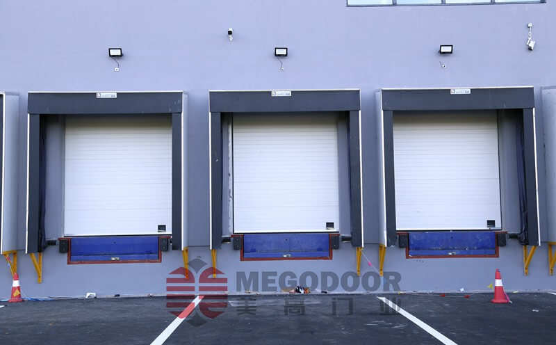 杭州冷库出货口电动充气式门封：高效密封与保温的冷链物流解决方案缩略图