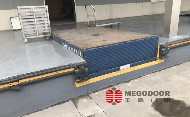 杭州高效安全的货物转运枢纽：美高电动液压装卸平台技术解析插图